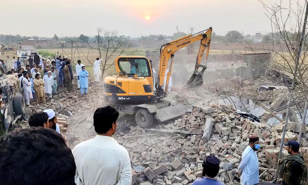 পাকিস্তানে পুলিশ চেকপোস্টে হামলায় ১২ জন নিহত